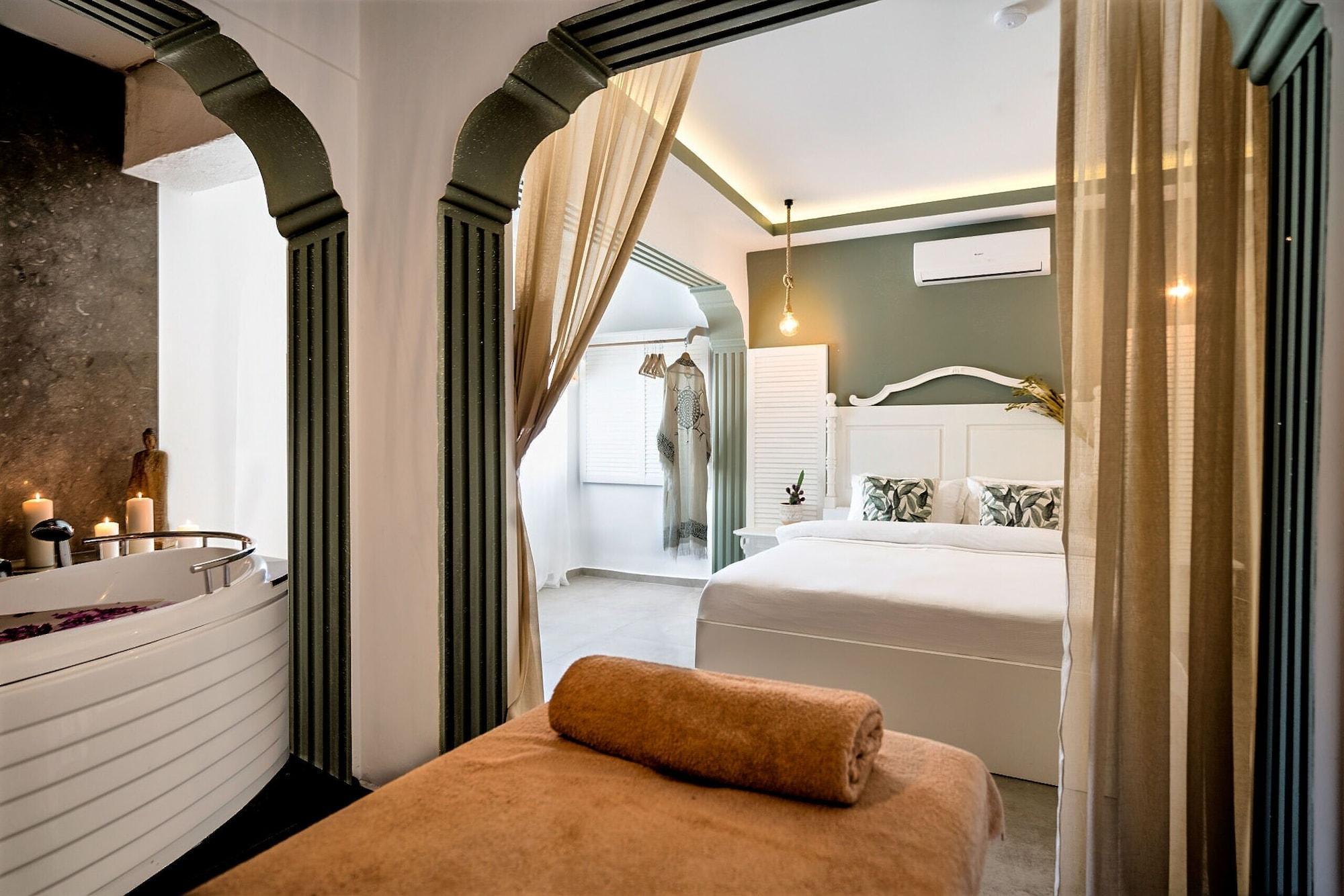 Liman Hotel Guemuesluek - Adult Only Bodrum Bagian luar foto
